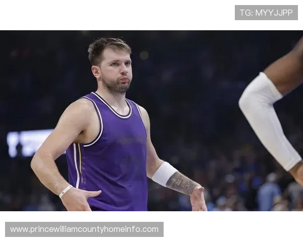 湖人末节逆袭三连胜 詹姆斯21分东契奇助攻